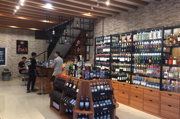 St. Vincent Wine Bar Menciptakan Suasana New Orleans Dengan Anggur dan Keju Swalayan Di Teras